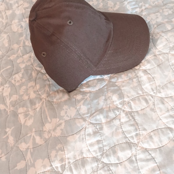 Women’s Caps - Picture 14 of 16